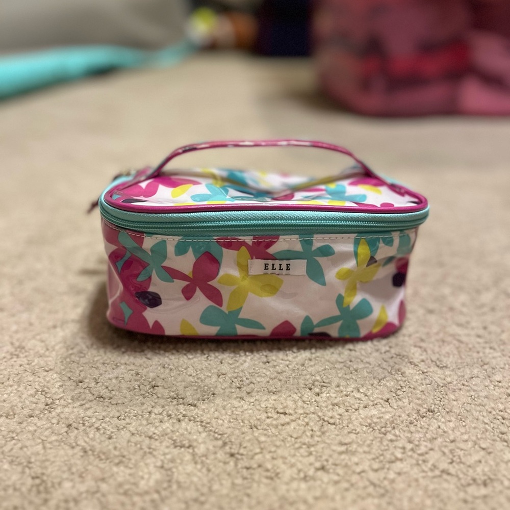 Elle makeup bag